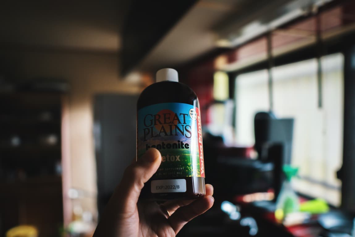八重山クロレラと合わせて飲むと効果的なクレイ『bentonite』